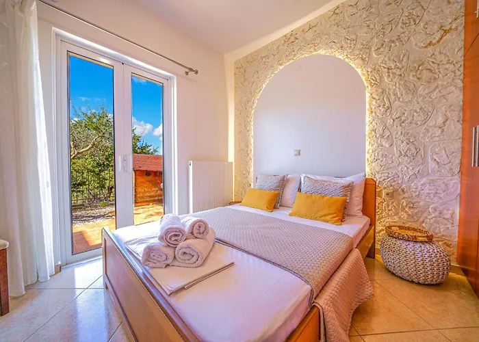 Villa Lima Pool & Jacuzzi Chania
