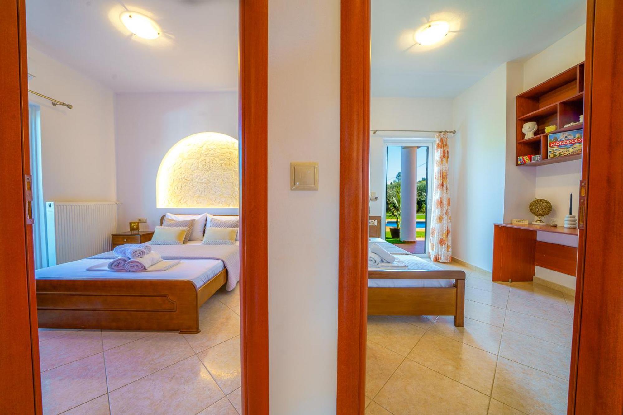 Lima Pool & Jacuzzi Chania Villa *
