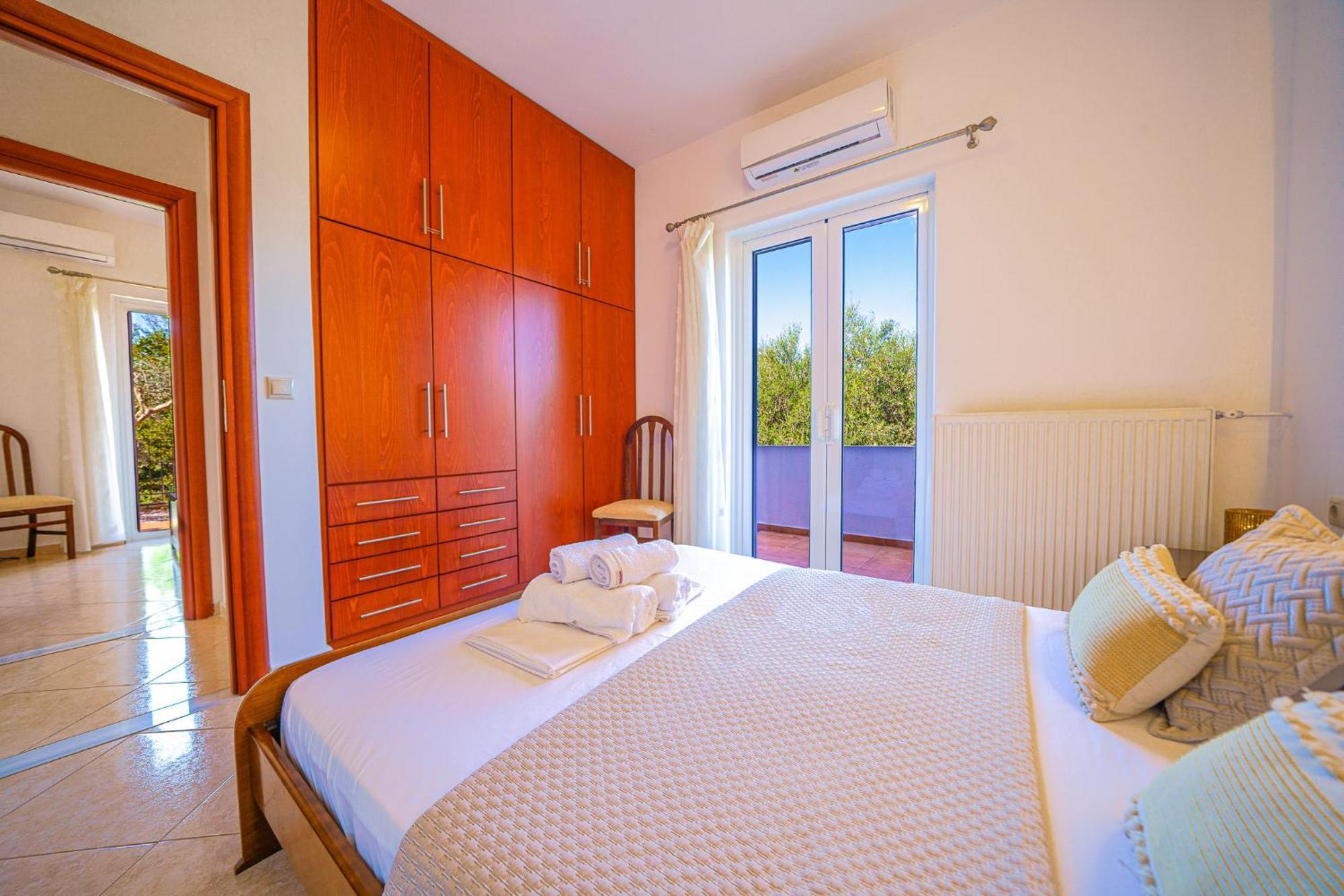 Lima Pool & Jacuzzi Chania Villa Vamos