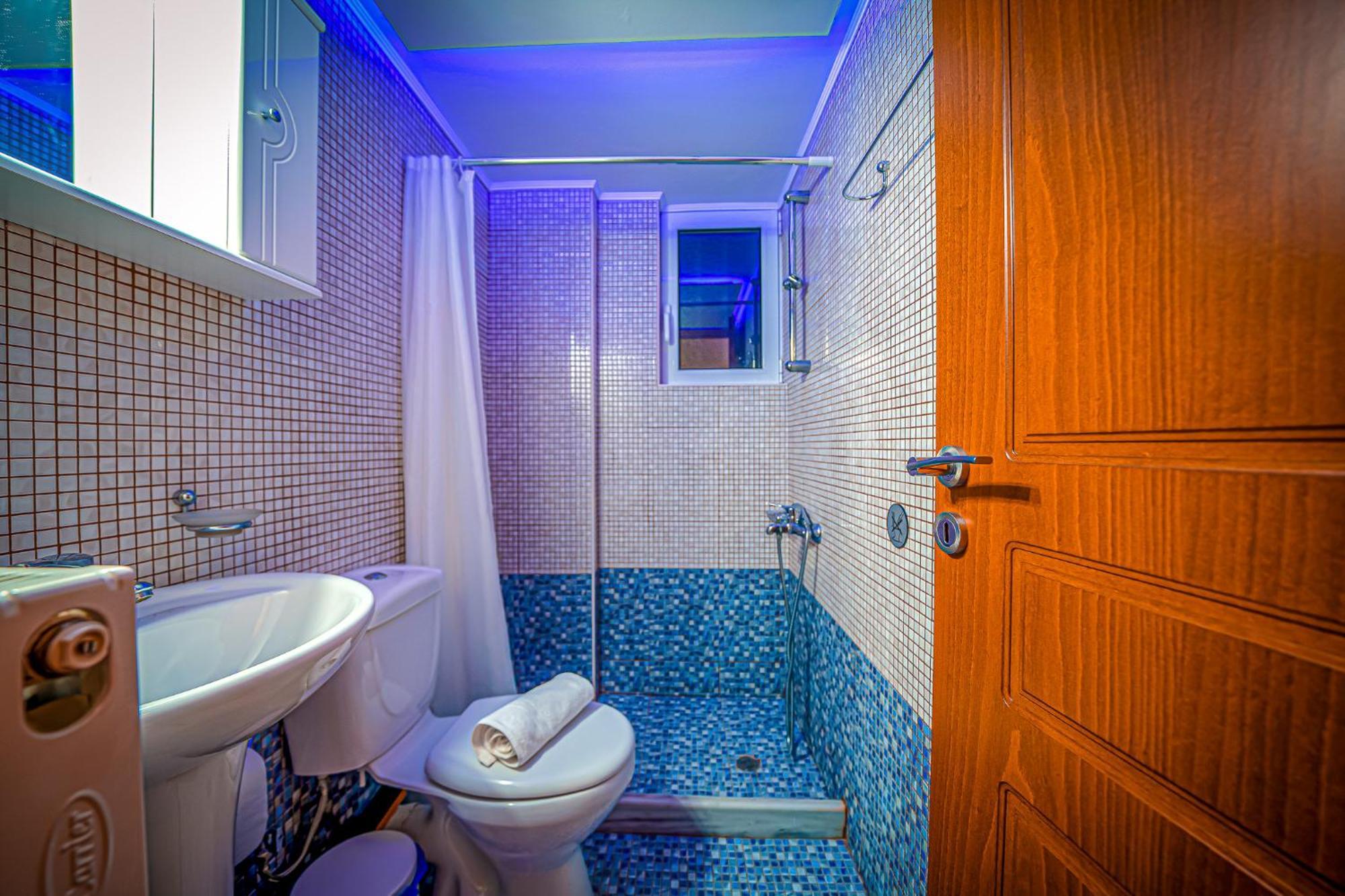Lima Pool & Jacuzzi Chania *