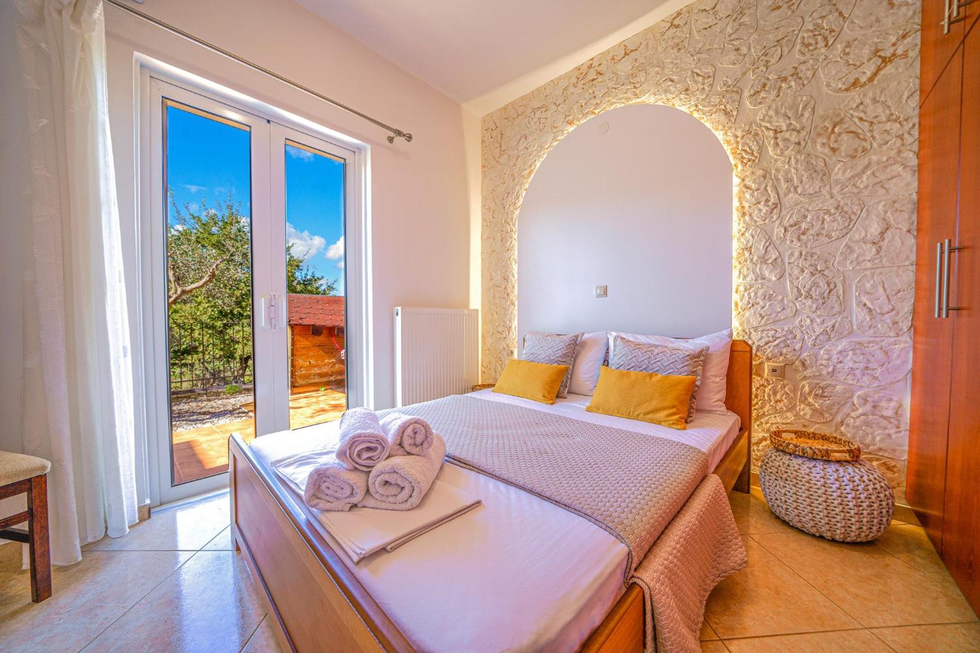 Lima Pool & Jacuzzi Chania Villa