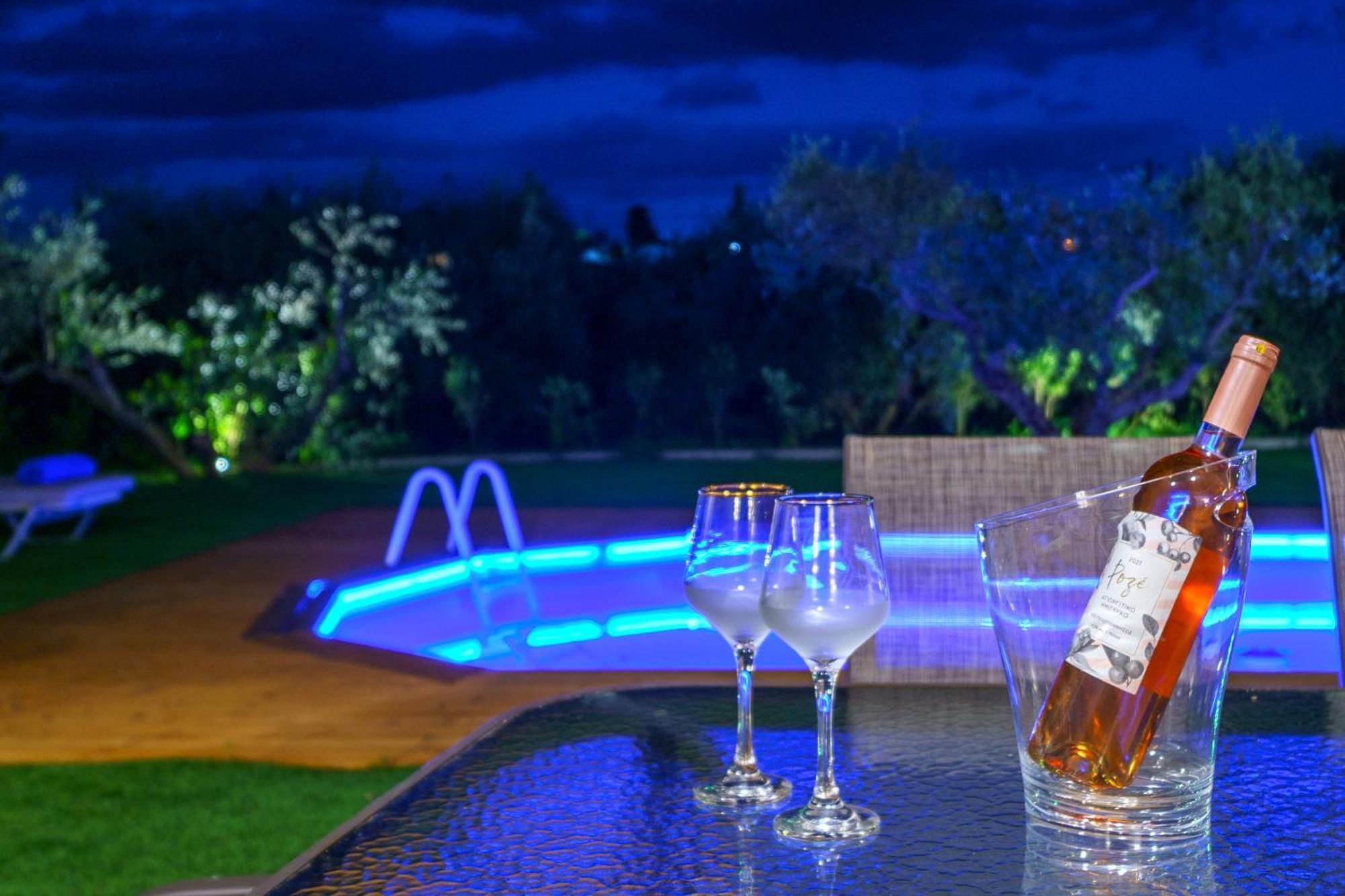 Lima Pool & Jacuzzi Chania Villa