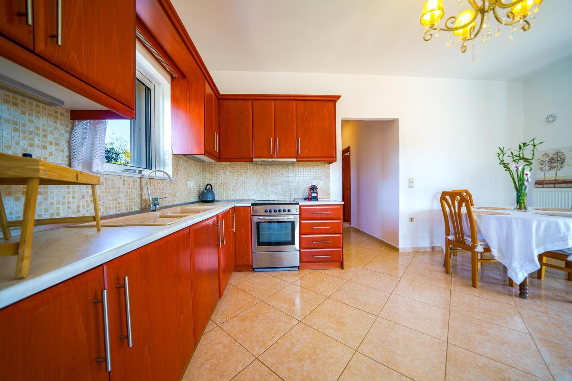 Lima Pool & Jacuzzi Chania Вамос